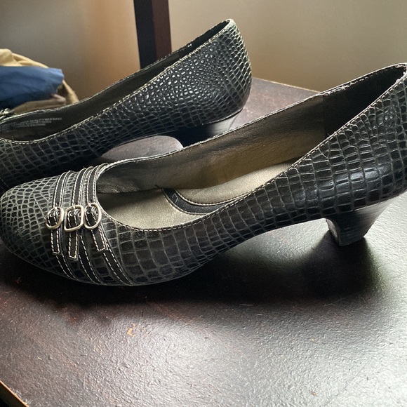 Charcoal embossed leather chunky heel - Picture 3 of 5